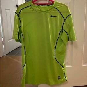 NIKE PRO COMBAT DRI FIT FITTED TEE SHIRT EUC SIZE MEDIUM